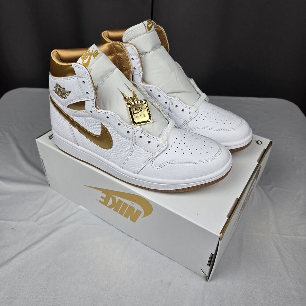 Air Jordan 1 Retro High OG Metallic Gold 9.5M 11W